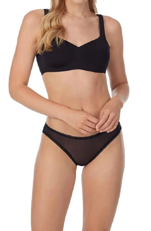 Women's Lingerie with Matching RobesWomen's Lingerie with Matching RobesWomen's bras made of breathable meshSleek Invisible Scoopneck Bra In Black