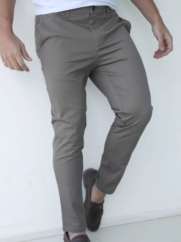 Plus Size Men's Bootcut Jeans with a Relaxed Waist for a Classic and Comfortable FitCavill Slim Fit Tailored Chinos - Khaki Green