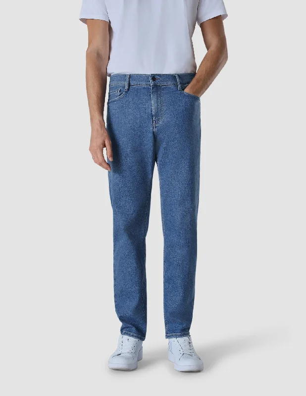 Men's Slim Fit Stretch Jeans in Dark Wash for a Modern and Comfortable LookClassic Jeans Regular Light Blue Men's Slim Fit Stretch Jeans in Dark Wash for a Modern and Comfortable LookClassic Jeans Regular Light Blue
