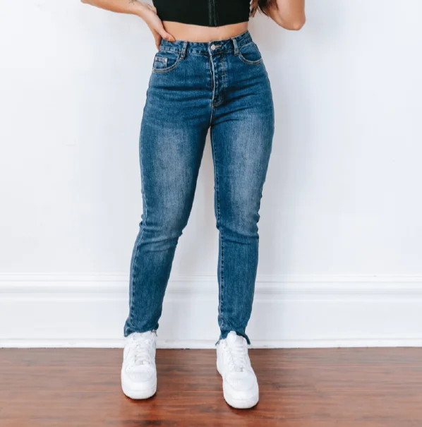 Men's Jeans with a Frayed Hem for a Casual and Effortless StyleMedium Wash,  High Waisted Jeans - With Stretch - The Lily