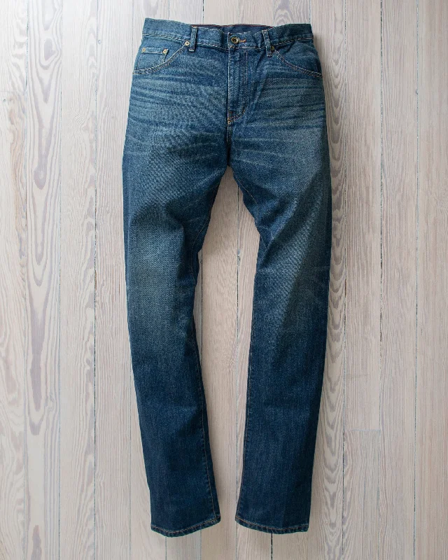 Men's Distressed Jeans with Patches for a Retro and DIY - Inspired AppearanceAlexander | 319 Wash Men's Distressed Jeans with Patches for a Retro and DIY - Inspired AppearanceAlexander | 319 Wash