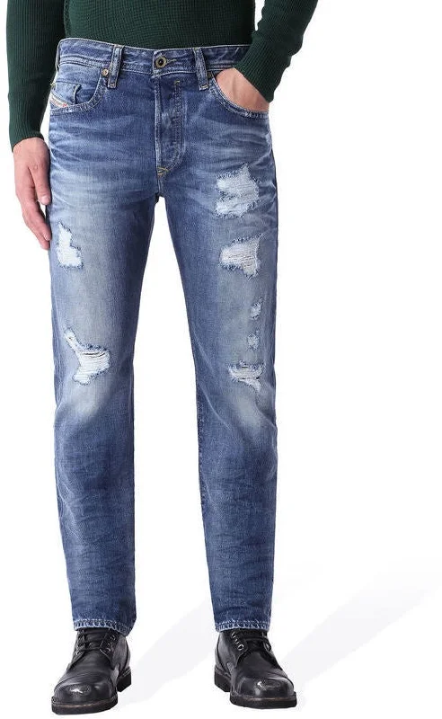 Men's Jeans with a Cargo - Inspired Knee Pocket for Extra StorageBuster Slim Tapered 0848I Jeans
