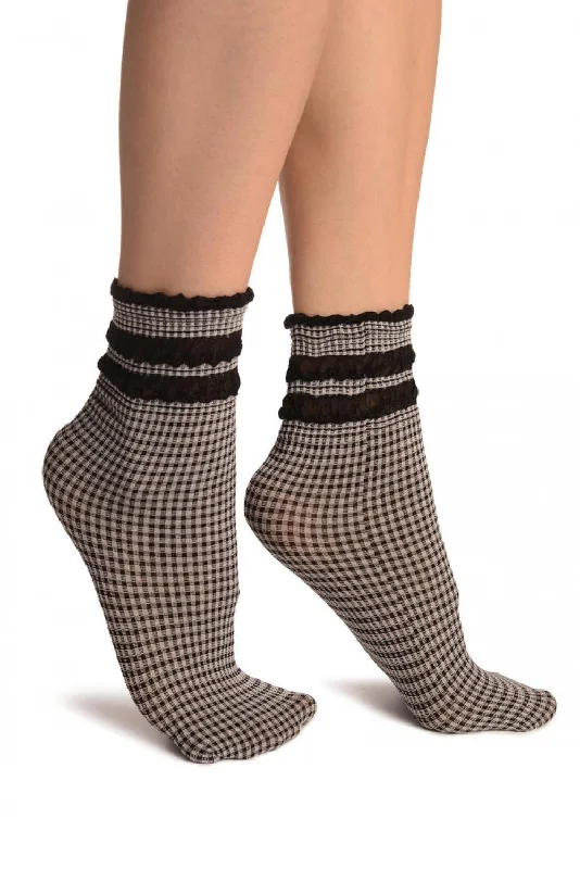 Women's spandex - infused socks for stretchWhite & Black Checkered And Silky Comfort Top Ankle High Socks