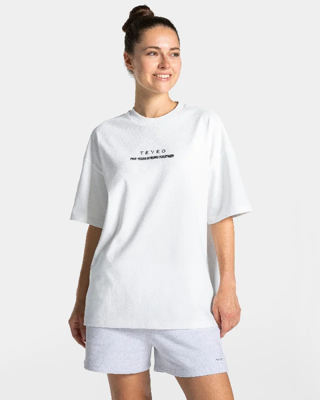 Men's organic cotton crew - neck t - shirts for everyday comfortAnniversary T-Shirt Women "Weiß"