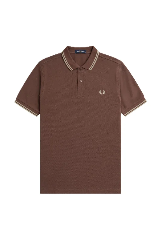 Men's high - collar polo shirts with a modern twistFred Perry Twin Tipped Polo Shirt Brick/Warm Grey Men's high - collar polo shirts with a modern twistFred Perry Twin Tipped Polo Shirt Brick/Warm Grey