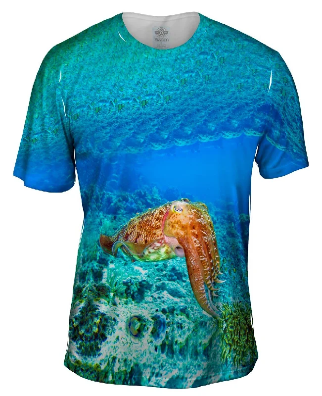 Men's distressed denim - look t - shirts with a rugged appealIndonesia Squid Underwater