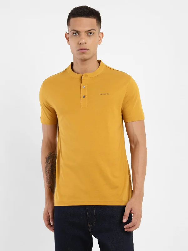 Men's polo t - shirts with a contrast collar for a preppy lookMen's Solid Henley Neck T-shirt