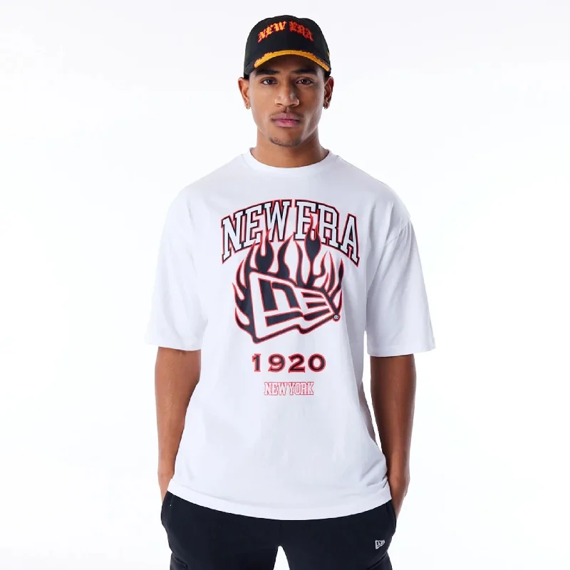 Men's polo t - shirts with a contrast collar for a preppy lookNew Era Flag Flame White Oversized T-Shirt