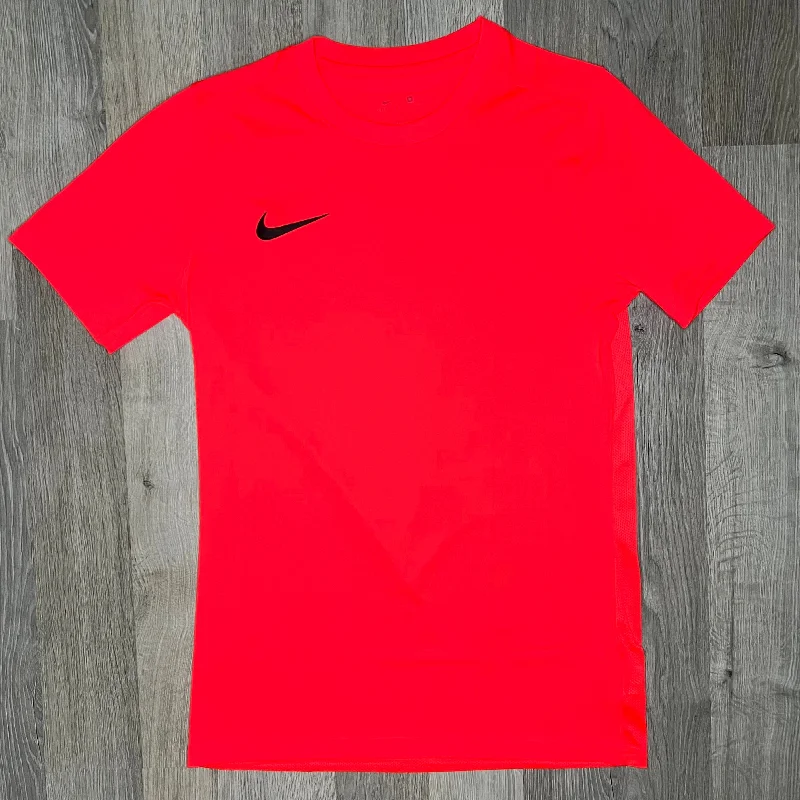 Men's distressed denim - look t - shirts with a rugged appealNike Dri-Fit Tee Crimson Red (Junior)