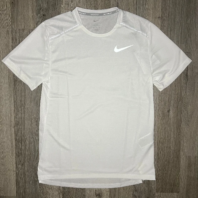 Men's organic cotton crew - neck t - shirts for everyday comfortNike Miler Tee White