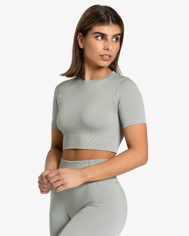 Men's long - sleeve henley t - shirts with button - down placketsSensation Crop Top "Grau"