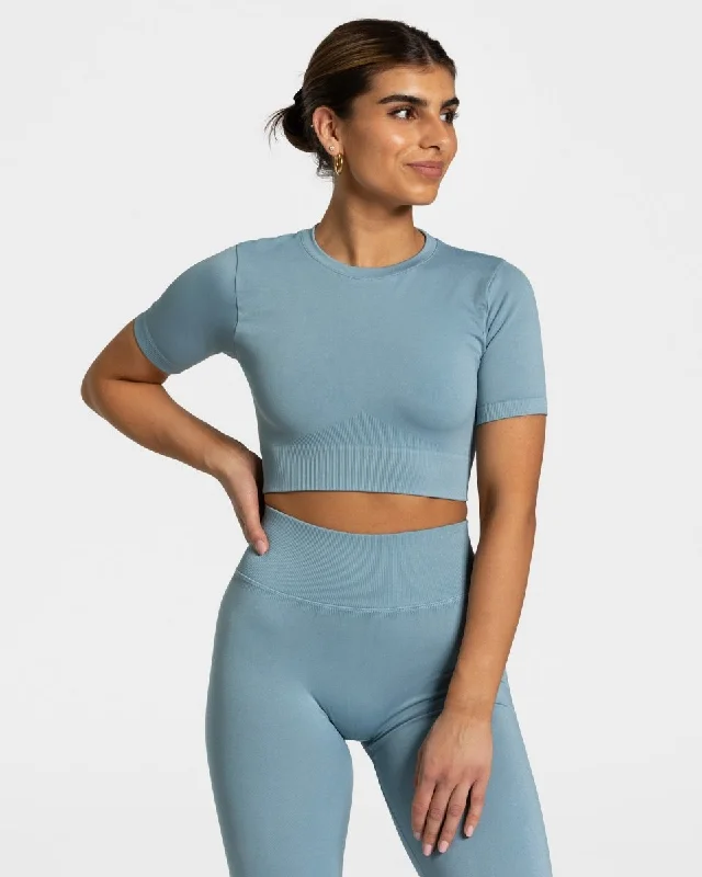 Men's polo t - shirts with a contrast collar for a preppy lookSensation Crop Top "Stahlblau"
