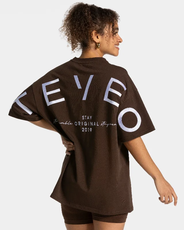 Men's mock - neck t - shirts with a modern and sleek styleSignature Oversized T-Shirt "Dunkelbraun"