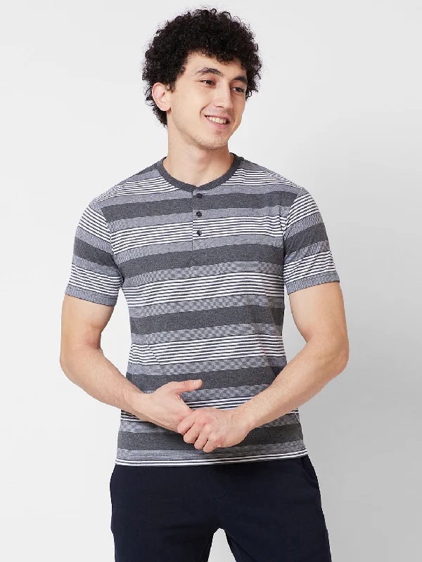 Men's color - block polo shirts with a bold fashion statementStripe Henley