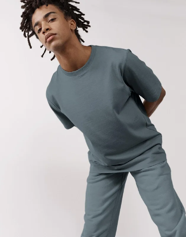 Men's plus - size pocket t - shirts with a classic lookThe Oversized Tee in Slate Grey