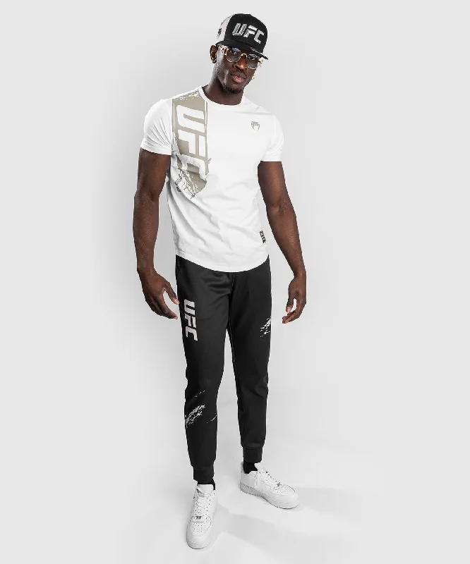 Men's distressed denim - look t - shirts with a rugged appealUFC Venum Authentic Fight Week 2.0 Men’s Short Sleeve T-Shirts - White