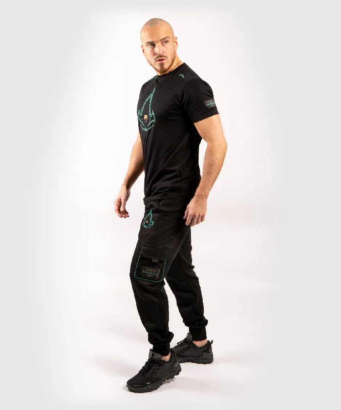 Men's organic cotton crew - neck t - shirts for everyday comfortVenum Assassin's Creed T-shirt - Black/Blue